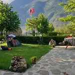 Bujtina Peshtan Guesthouse&camping *