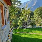 Bujtina Peshtan Guesthouse&camping *