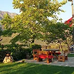 Bujtina Peshtan Guesthouse&camping