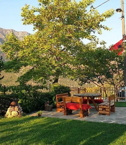 Bujtina Peshtan Guesthouse&camping