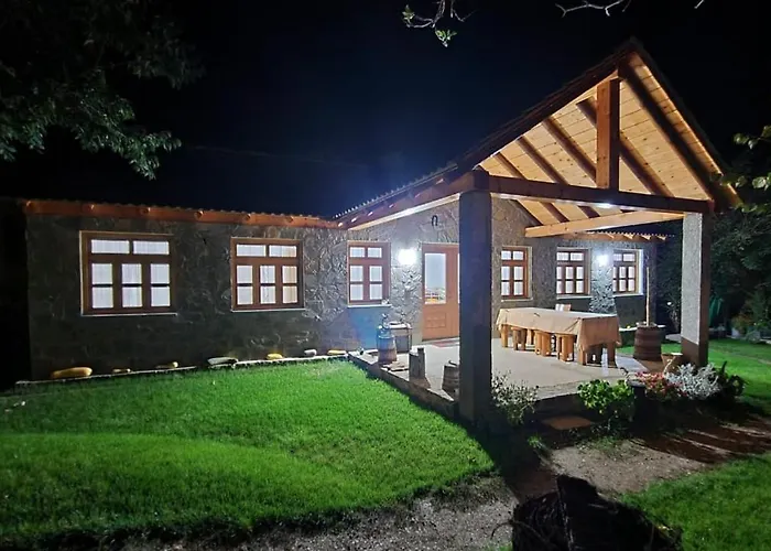 Bujtina Peshtan Guesthouse&camping