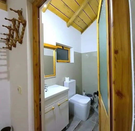 Bujtina Peshtan Guesthouse&camping *