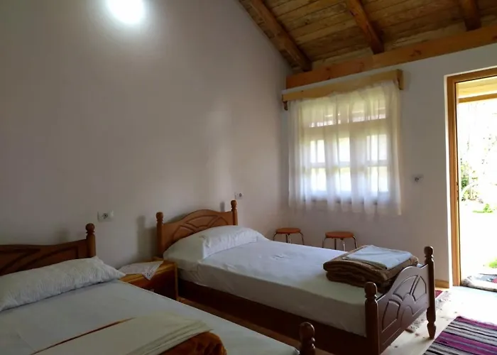 Bujtina Peshtan Guesthouse&camping Guest house