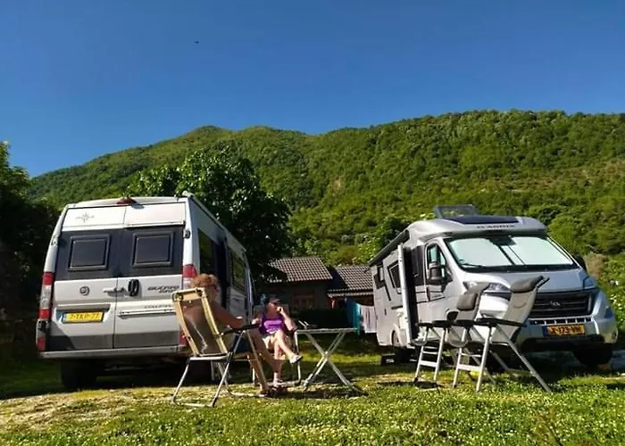 Bujtina Peshtan Guesthouse&camping *
