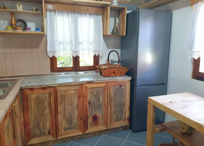 Bujtina Peshtan Guesthouse&camping Guest house