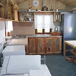 Bujtina Peshtan Guesthouse&camping *