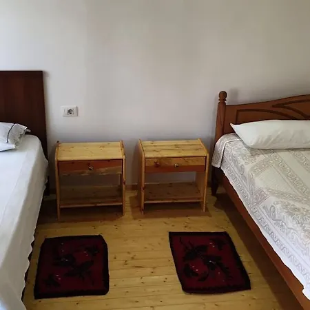 Bujtina Peshtan Guesthouse&camping *