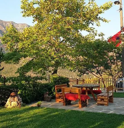 Bujtina Peshtan Guesthouse&camping