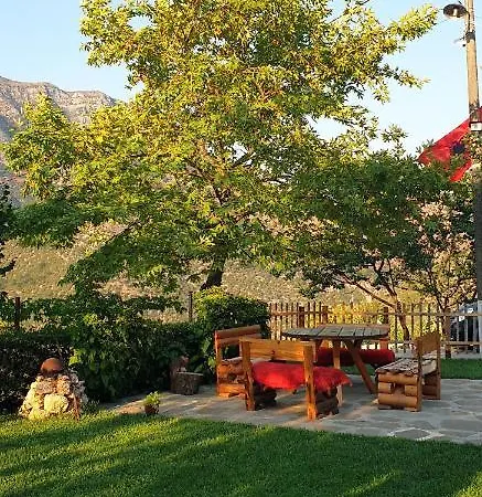 Bujtina Peshtan Guesthouse&camping