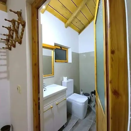 Bujtina Peshtan Guesthouse&camping *