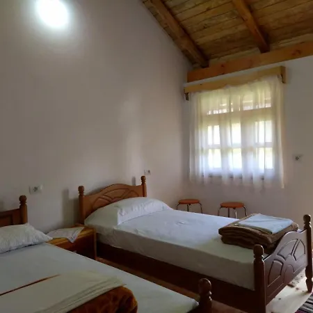 Bujtina Peshtan Guesthouse&camping בית הארחה