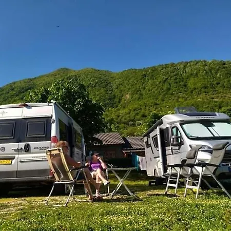 Bujtina Peshtan Guesthouse&camping *