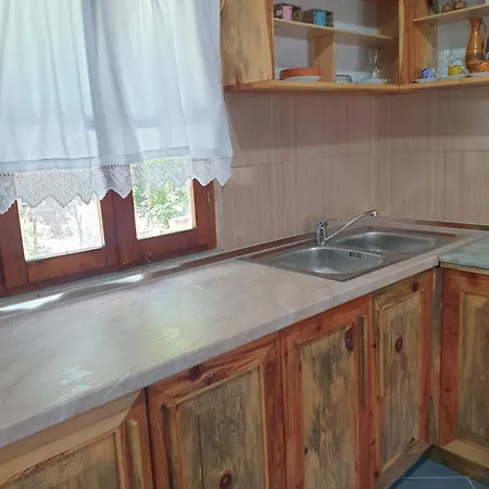 בית הארחה Bujtina Peshtan Guesthouse&camping *