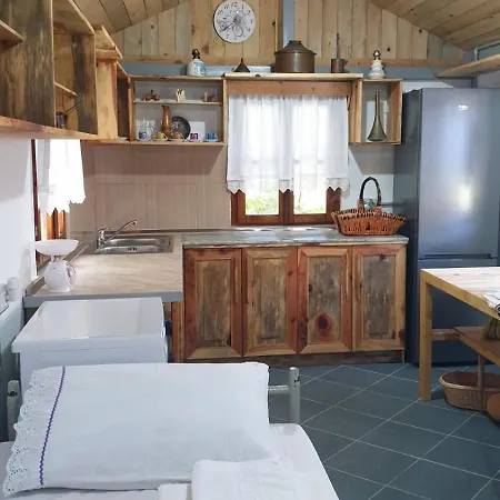 Bujtina Peshtan Guesthouse&camping *