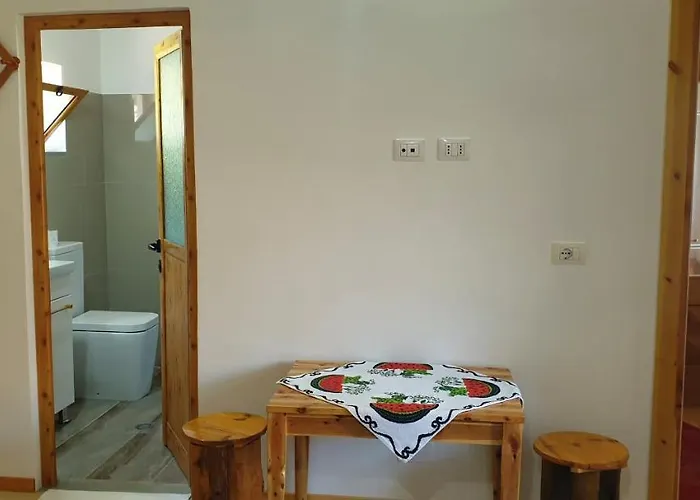 Bujtina Peshtan Guesthouse&camping