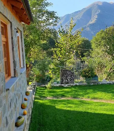 Bujtina Peshtan Guesthouse&camping *