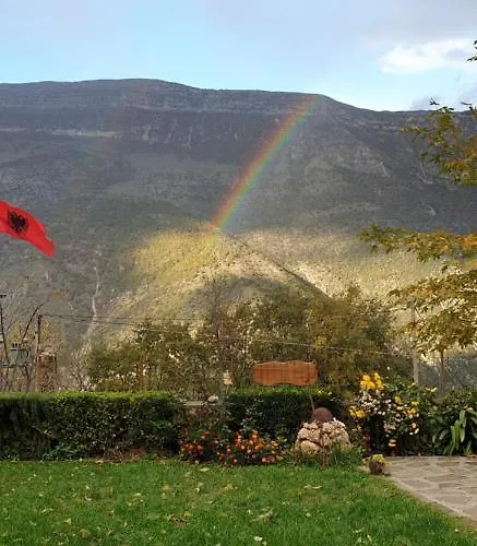 Bujtina Peshtan Guesthouse&camping בית הארחה