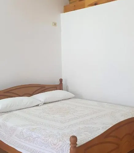 בית הארחה Bujtina Peshtan Guesthouse&camping