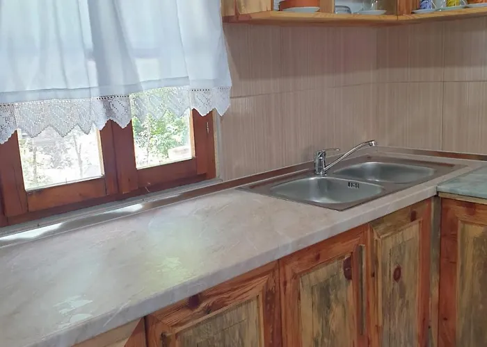 בית הארחה Bujtina Peshtan Guesthouse&camping *