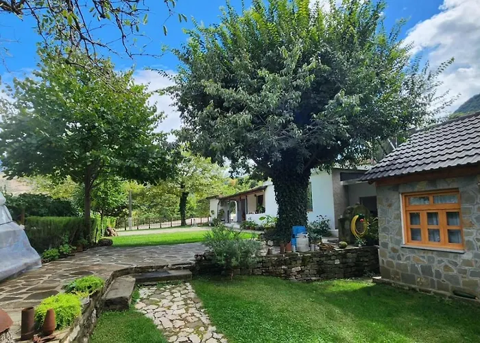 Bujtina Peshtan Guesthouse&camping בית הארחה Tepelene